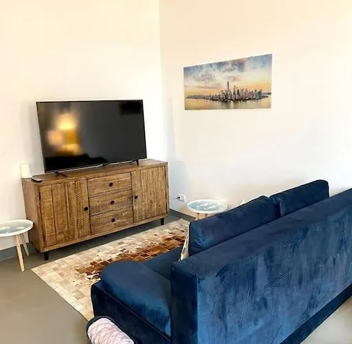 Klimatisierte Sehr Zentrale Wohnung-loftstyle- *