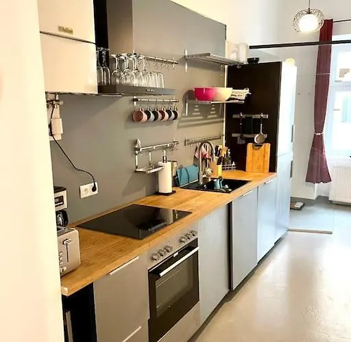 Klimatisierte Sehr Zentrale Wohnung-loftstyle- *