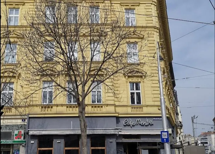 Klimatisierte Sehr Zentrale Wohnung-loftstyle- *